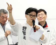 한동훈, 하정우 주식 논란 맹공...단일화 없이 끝까지 간다?