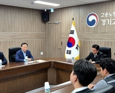 정부 중재로 삼성전자 노사 '잠정 합의안' 도출…노조 투표만 남았다
