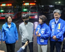 추미애, 버스 차고지서 선거운동 개시…"교통 대전환 도민 삶 바꿀 것"