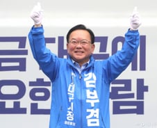 김부겸 "대구 살려보자"...시민들 응원 클락션 속 공식선거 운동 개시