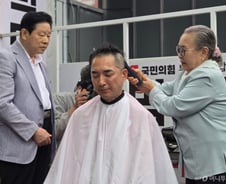 박민식, 노모 손으로 삭발 "한동훈, 보수의 배신자…단일화 결코 없다"