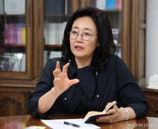 [인터뷰]한국여성의정 대표 취임 박영선 "생존갈등이 젠더갈등 돼...청년 기회 늘려줘야"