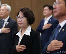 추미애 "노무현의 정신 완성할 것…동지로서 부끄럽지 않게 할 것"