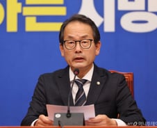 與, 자원봉사자 폭행 피해 주장…"매우 강한 유감, 국힘 강력 규탄"