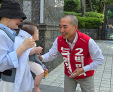 [인터뷰]유세차 대신 뚜벅이...박민식 "죽을 때까지 부산 북갑 지키겠다"