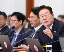 낮엔 국무회의, 밤엔 SNS…24시간 '국정 로그인'