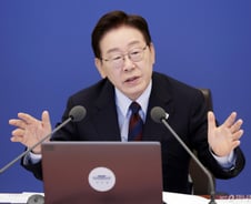 대통령 '라이브 국정'에 "정책속도 빨라져" vs "신중 또 신중해야"