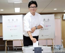 한동훈 "북구 발전·보수 재건"...배우자와 따로 투표 왜?