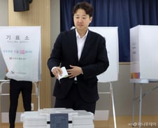 이준석 "화성을 개혁신당 후보 모두 '無전과'…봉사 기회 얻길"