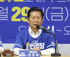 '사전투표 첫날' 정청래 "윤석열·박근혜·이명박, 감옥 3인방 이기자"