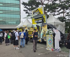 [르포]"대학 축제가 콘서트장" 대포카메라 '찰칵'...빌린 학생증 들통도