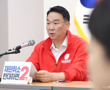 李 대통령 '기표소 재입장' 논란…정희용 "용지 노출했다면 대놓고 선거개입"