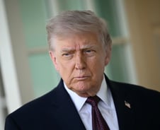 "트럼프, 종전 최종 결정 못 하고 백악관 회의 종료"