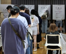 민주 "고무적" 국힘 "분노 표출"…사전투표율 상승세 놓고  동상이몽