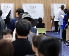 지선 사전투표율 23.5% '역대 최고'…여야 "우리한테 유리" 엇갈린 해석