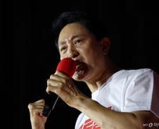 신촌에서 눈물 보인 오세훈 "청년의 격려로 힘 얻어…포용 성장의 서울 만들 것"