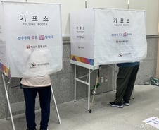 출구조사 오후6시 발표...정청래는 국회, 장동혁은 당사서 '승패선고' 받는다