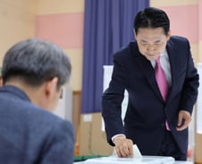 장동혁, 지역구 보령서 투표…"도장 잘 찍히니 투표하면 바꿀 수 있다"