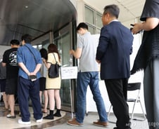 [속보]지방선거 투표율, 오후 3시 51.9%…4년 전 보다 8.8%P↑