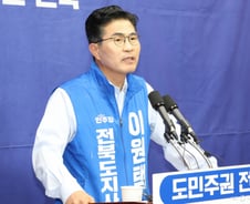 與 차기 당권 걸린 '전북'...1위 이원택 48.5% 2위 김관영 46.3%
