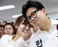 [속보]'부산 북갑' 한동훈 42.8% 1위 역전…하정우 42%, 박민식 15.2%