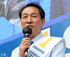 [속보]강원지사 선거, 민주당 우상호 '당선 유력'