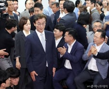 전재수, 박형준 누르고 부산시장 당선 "하정우에 미안…성과로 증명할 것"