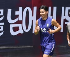 "군대도 안 간 XX들이"...팬들 '인터뷰 패싱' 손흥민 두둔 "기자 사과해라"