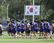 홍명보호 전술 엿보려?...비공개 훈련장에 '수상한 드론' 발견→격추