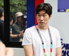 '4골 폭발' 일본 대승 본 박지성 "부럽다"...한국과 전력 비교 질문엔