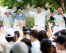 '뜨거운 감자' 2030 여성 표심...누구도 압도적 선택받지 못했다