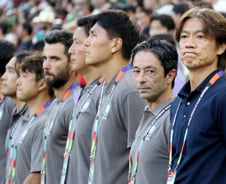 "한국 충격패, 손흥민 왜 벤치에"...홍명보 선택에 외신도 의문