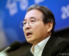 "반도체 투자 '진짜냐' 소리 나올 것…시총 3위 간다" 靑정책실장 자신감