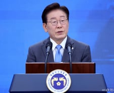 李대통령 "남해안 우주항공 산업벨트 구축…기업들 통큰 행보에 화답"
