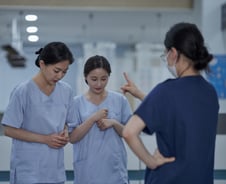 "끔찍한 폭력" 이 대통령도 경악한 '태움'..."인력 적고 일 많아서" 간협 지적