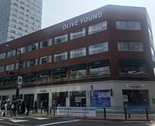"경쟁사 점포 붙어야 대박"…K뷰티·패션 '집합 경제학'