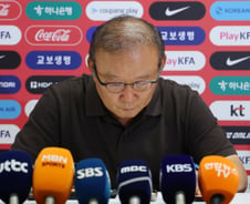 "월드컵 탈락 후 현지서 사퇴"...박항서도 축협 떠났다