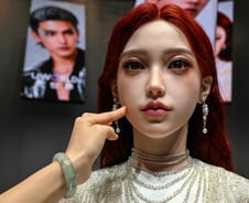 "아이돌인 줄" 1.3만대 팔렸는데…"2억짜리 로봇, 하루도 못 버텨"[IT썰]