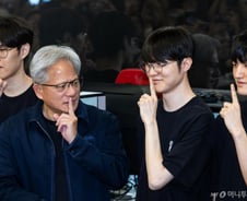 젠슨 황이 치켜세운 e스포츠 종주국…'스타 레전드'는 개인방송서 버틴다
