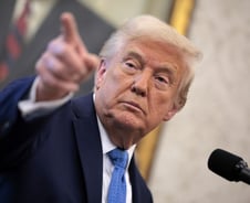 "美, 대이란 재봉쇄 14일 오후부터"…국제유가 10% 폭등