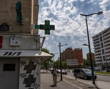 일손 놓고 에어컨 앞으로...팬데믹 버금가는 폭염, 7경원 녹았다