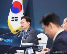 [단독] 李 대통령 참여하는 '우주항공 단톡방' 생겼다