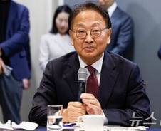 "정책 뒤집기, 경제 예측 가능성 훼손…실용주의는 순효과로 판단"