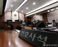 접근 편하게, 절차는 엄격하게…선진국 영상재판 이렇게 한다