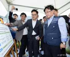 [사설]송전망 지연, AI·반도체 전략 발목 잡는다
