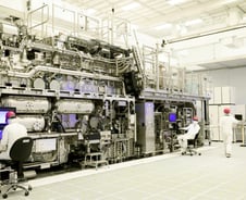 中 국영기업 DUV 노광장비 자체생산…ASML 'EUV 철옹성' 균열 내나