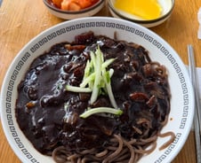 "짜장면 먹고 펑펑 울었다"…혼밥하던 임산부 감동받은 사연[오따뉴]