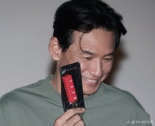 황정민 연락 끊자 아들에 "말 전해줘"..."팬? 스토커?" 판단 쟁점은