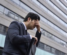"회사가 1억 쏴" 특별 인센 받은 에이스, 경쟁사 이직 진짜 불가능?