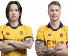 불붙은 차량 안에 사람이...소화기 들고 뛰어간 광주FC 선수들 [오따뉴]